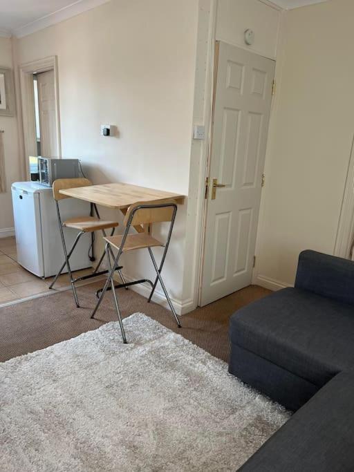 1 Bedroom Flat Sleeps 4 In Abingdon Oxfordshire Abingdon-on-Thames Exterior foto